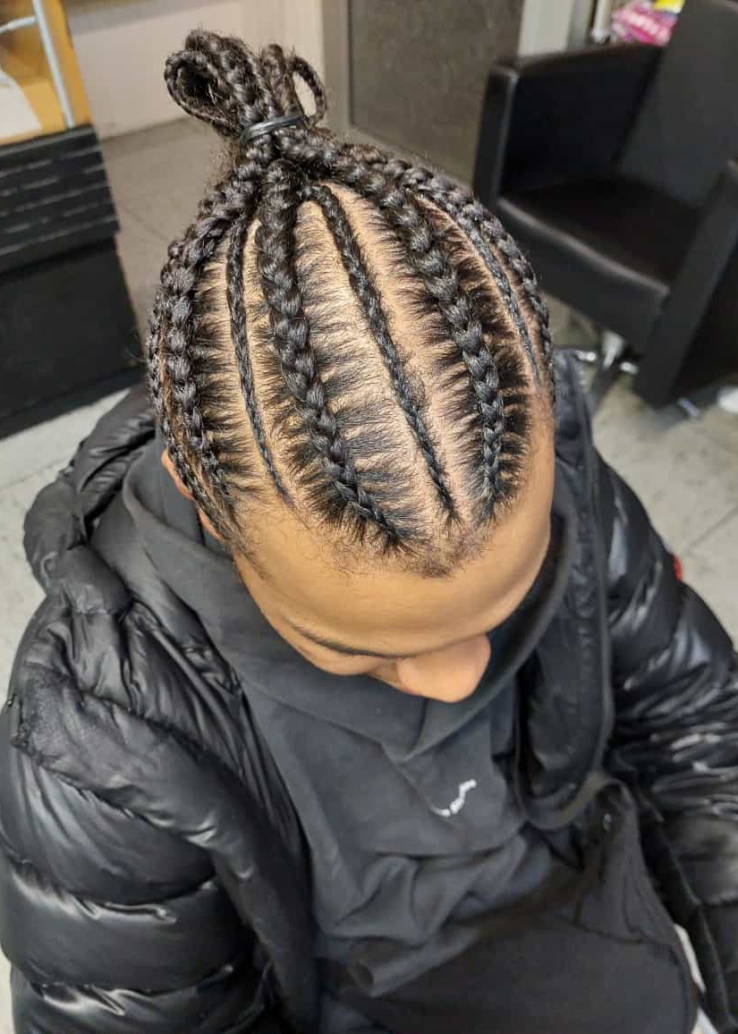 Fertig geflochtene Box Braids im Salon von SAMTEE EMPIRE